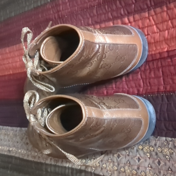 GUCCI* ladies size 38 hitop coated leather lace up round toe rubber sole sneaker - Picture 8 of 17